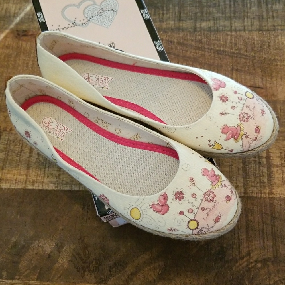 Goby bird with flowers  ballerinas